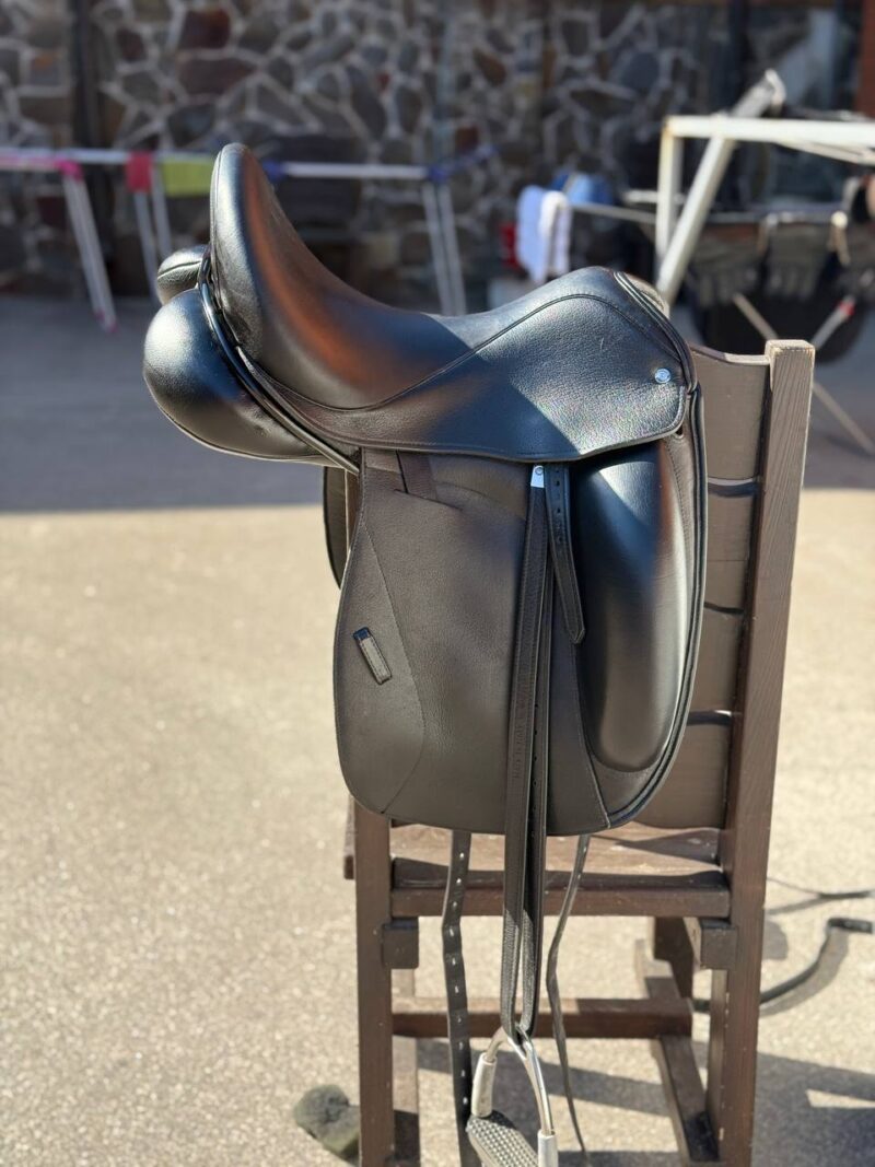 Сідло виїздкове Icon Flight від Custom Saddles